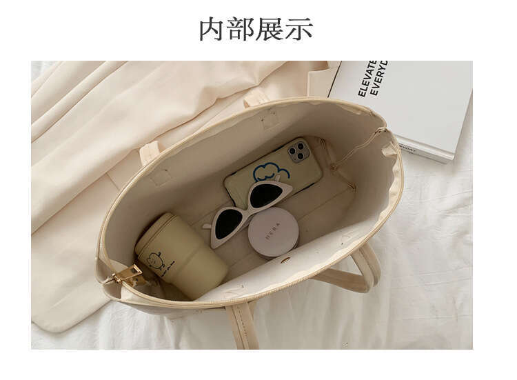 Women's stylish versatile large capacity 2025 autumn trend new shoulder handbag fashionable tote bag