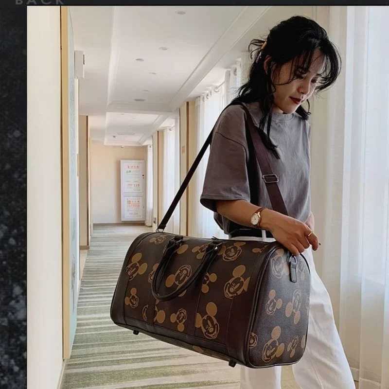 Disney Mickey Fashion Travel Tote Mens and Womens Luggage Bags Large Capacity Single Shoulder Messenger BagXJ250412