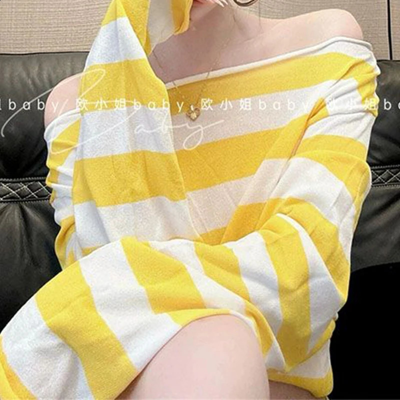 Slant neck contrasting color striped loose long sleeved Tshirt for women in spring and autumn simple office womens full matching trend top 250407
