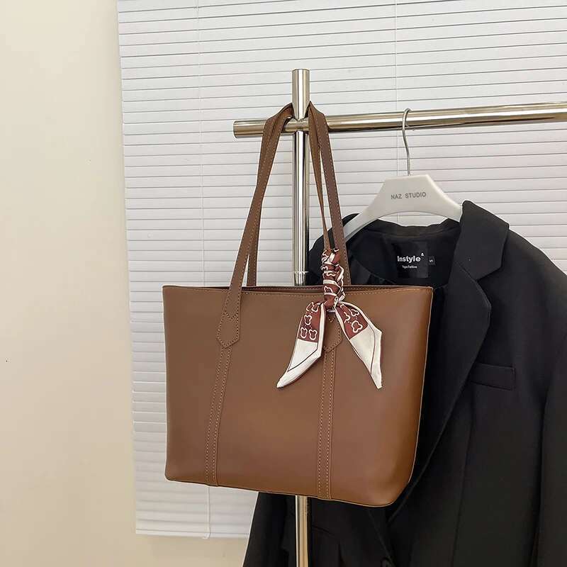 Women's New Summer Black Handbag Large Capacity Shoulder Niche Commuter Woman Tote Bag