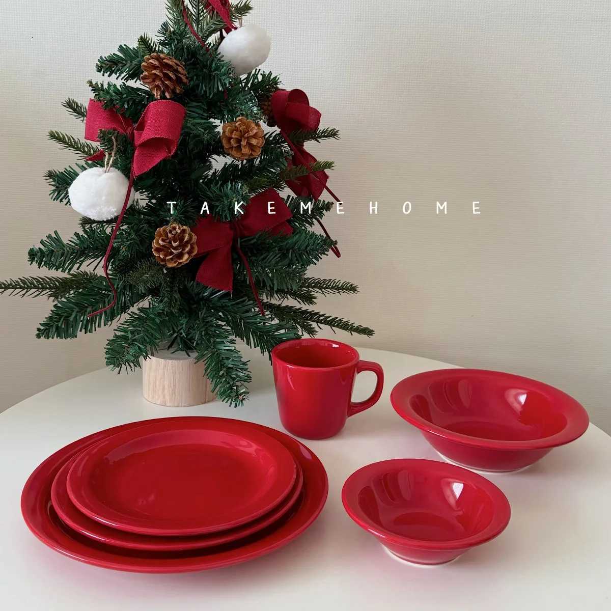 Christmas Festive Atmosphere Red Series Tableware Beautiful Christmas Plates Bowls Cups New YearS Celebration Y251113