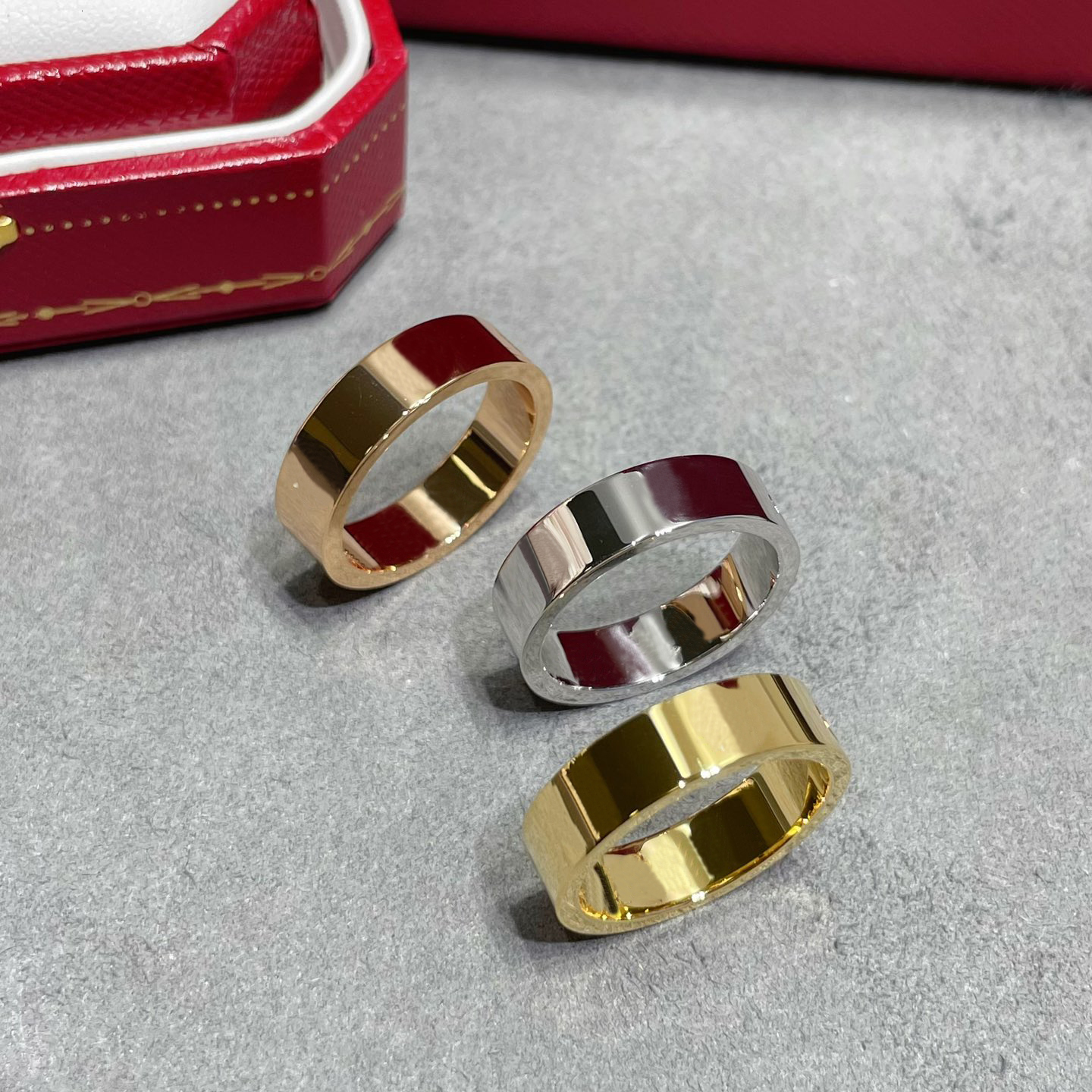 Womens Mens Love Ring Luxury Designer Ring Fashion Thick Thin Optional Diamonds Ring Top Quality V Gold 18k Gold Plated Classic Without Letters Love On Side