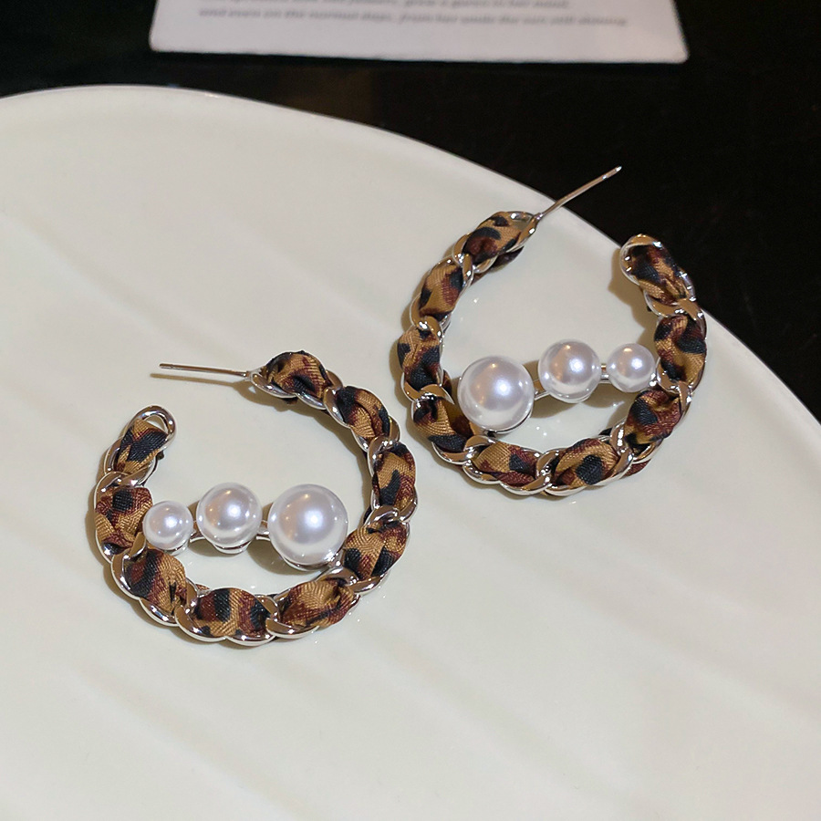 Silver Needle Leopard Print C-shaped Pearl Stud Vintage Melad Elegant Earrings Light Luxury High-end Niche Ear Jewelry Wholesale - view 6