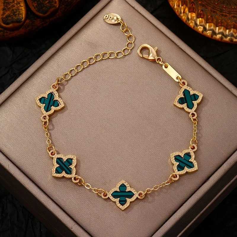 Luxury Single-Sided Lucky Clover Plated Bracelet for Women Fashionable Minimalist Style Fresh Sweet Versatile Date Accessory Y251112