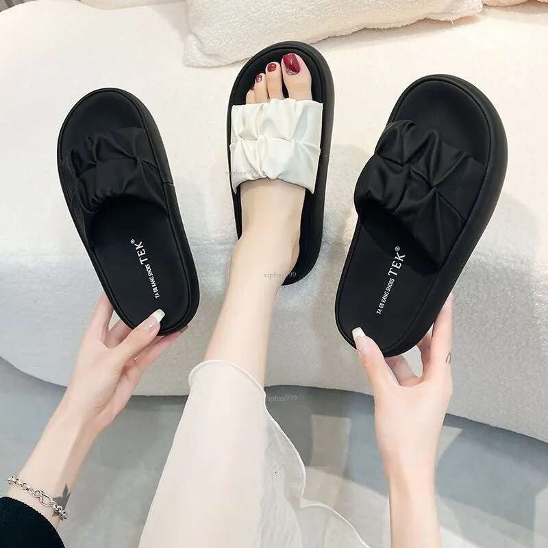2025 New Designer Sandals Outdoor Leather One-piece Slippers Women Sandals Beach Shoes Thick Soled Indoor Slippers