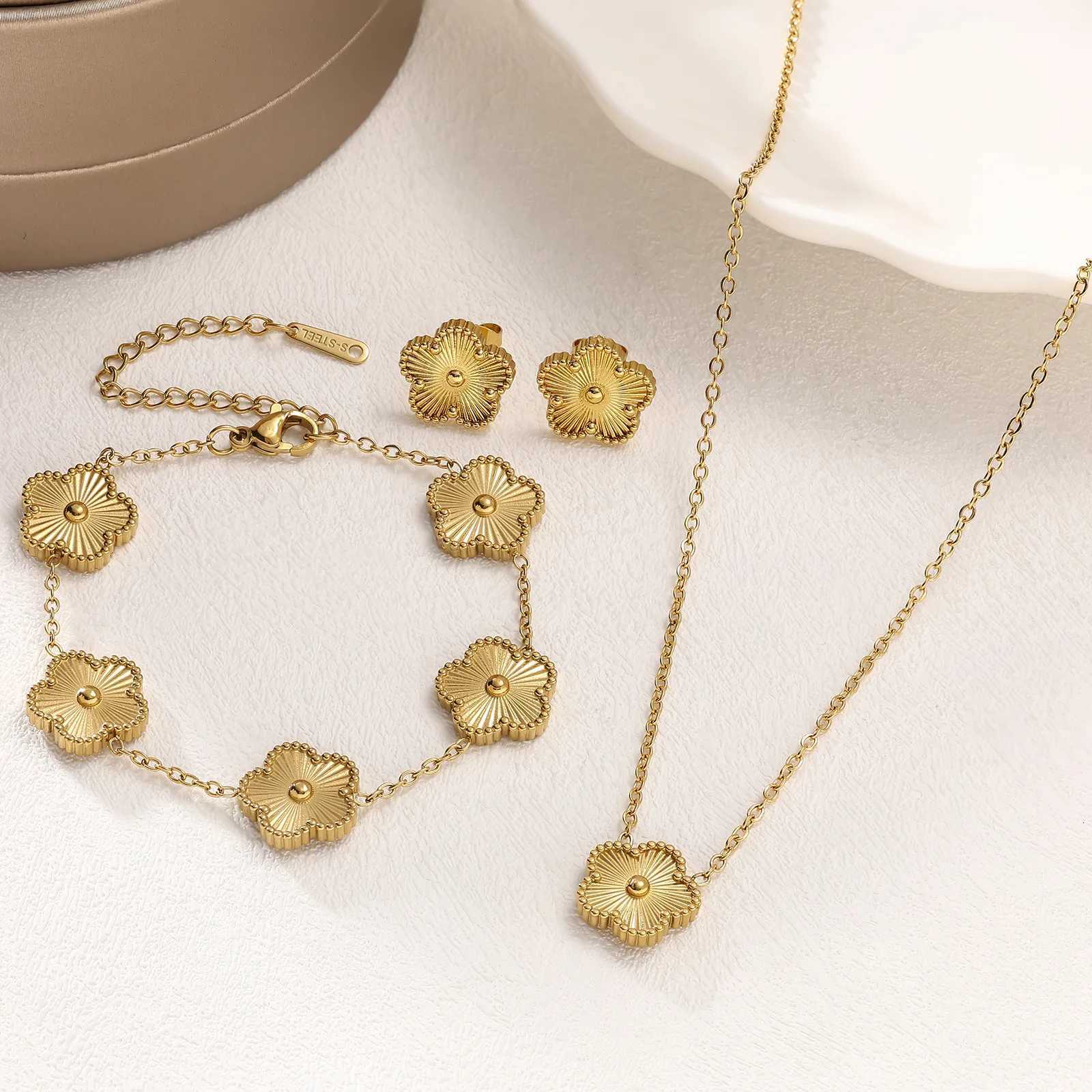 Luxury Blossom Five Leaf Flower Plant Jewelry Set Bracelet Necklace Earrings Womens Stainless Steel Clover Wedding Christmas Y251112 Z260313