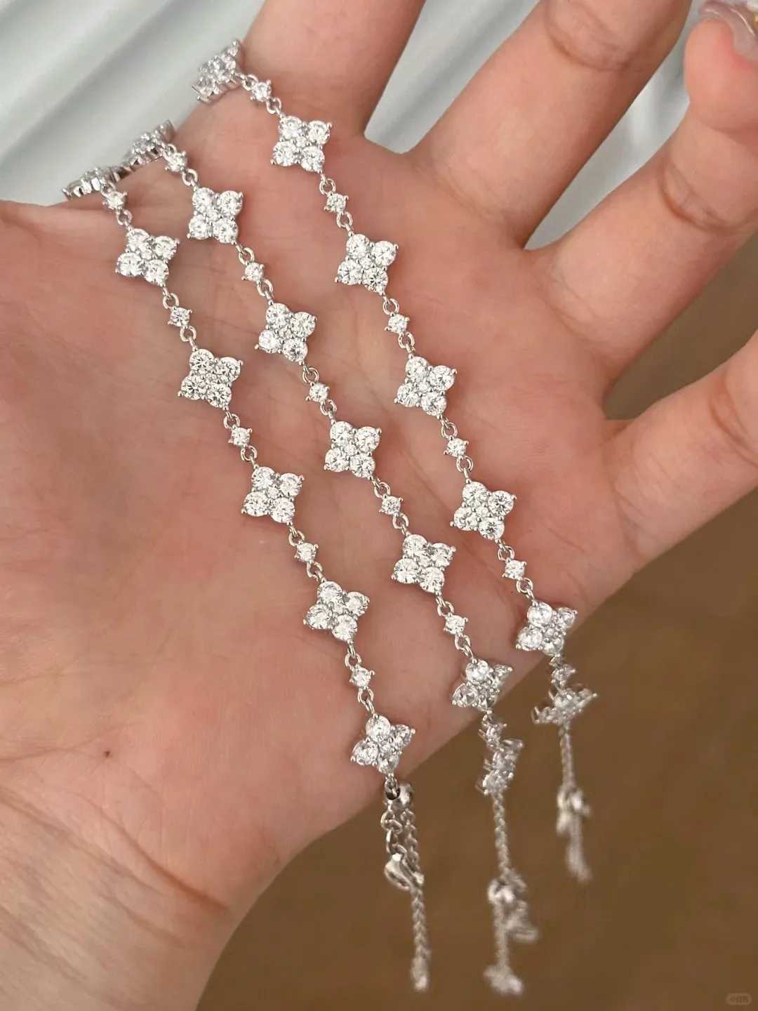 Luxury Foydjew Fashion Exquisite 8 Flower Design White Zircon Bracelets Chain Womens Silver/Gold Color Hand Accessories 2024 New Trend Y251112