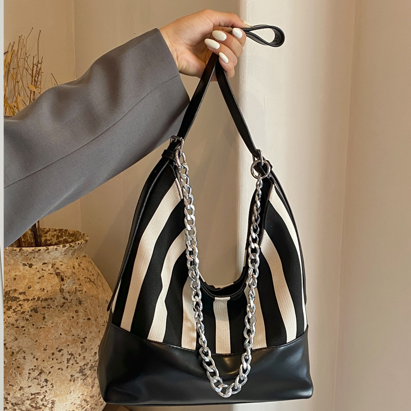 2025S Designer Women S Bag Large Capacity Tote For Women New Casual And Trendy Summer Lazy Style Striped Chain Shoulder Bag