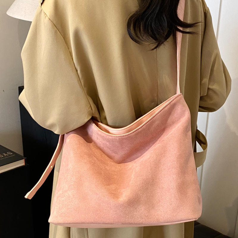 2025S Designer Women S Bag Autumn Winter Armpit High End Sense Large Capacity Tote Bag Women S Single Shoulder Stylish And Niche Design Crossbody Bag