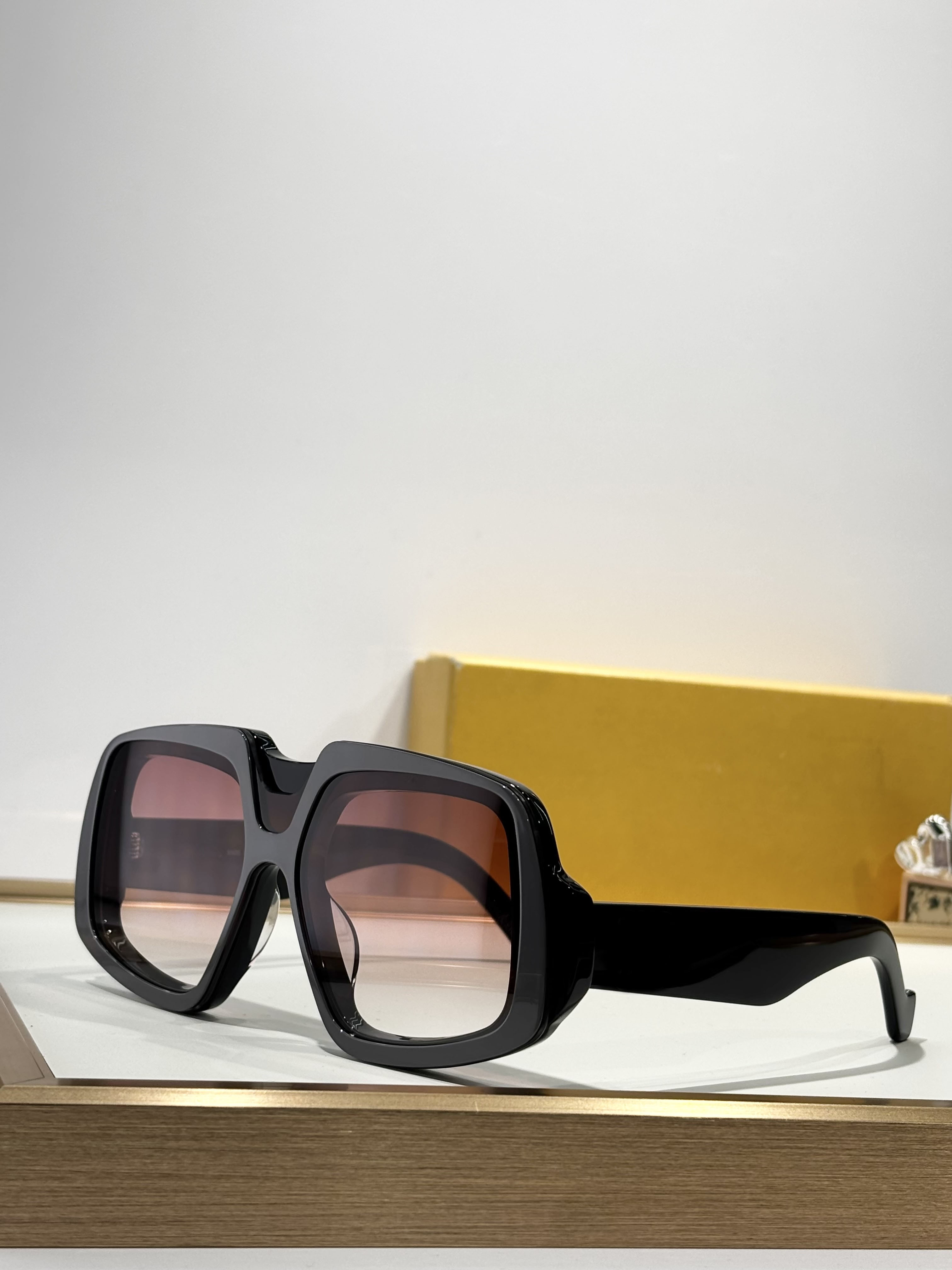 Designer Men Sunglasses For Women Designers Latest Selling Fashion Sun Glasses Mens Sunglass Gafas De Sol Glass UV400 Lens With Random Matching Box 40194I