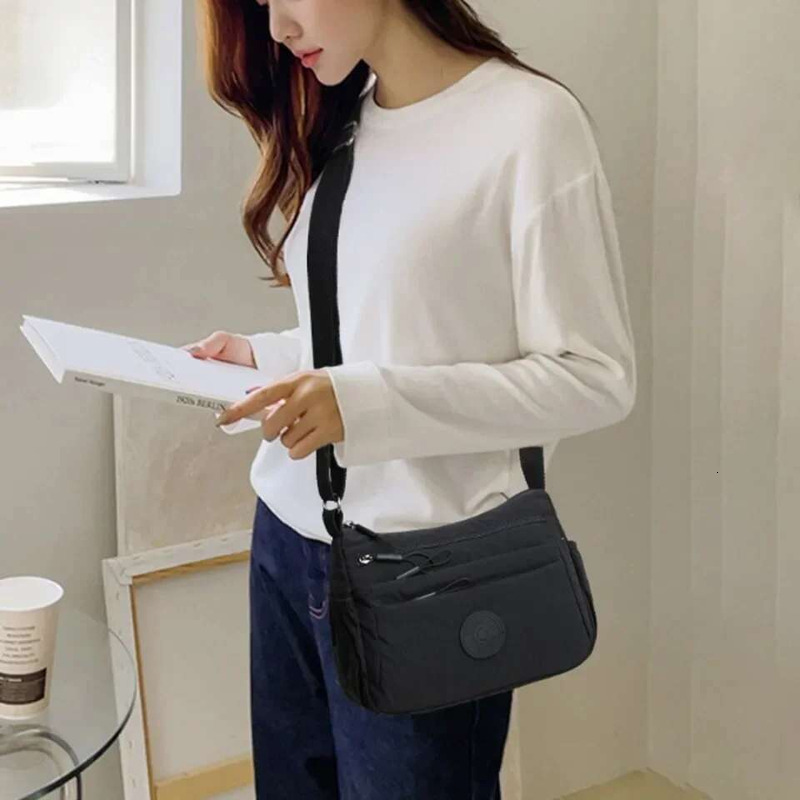Multi-Layer Casual Light Weight Shoulder Crossbody Bags Women's Fashion Simple Commuting Middle-Aged And Elderly Mother Sac 2025
