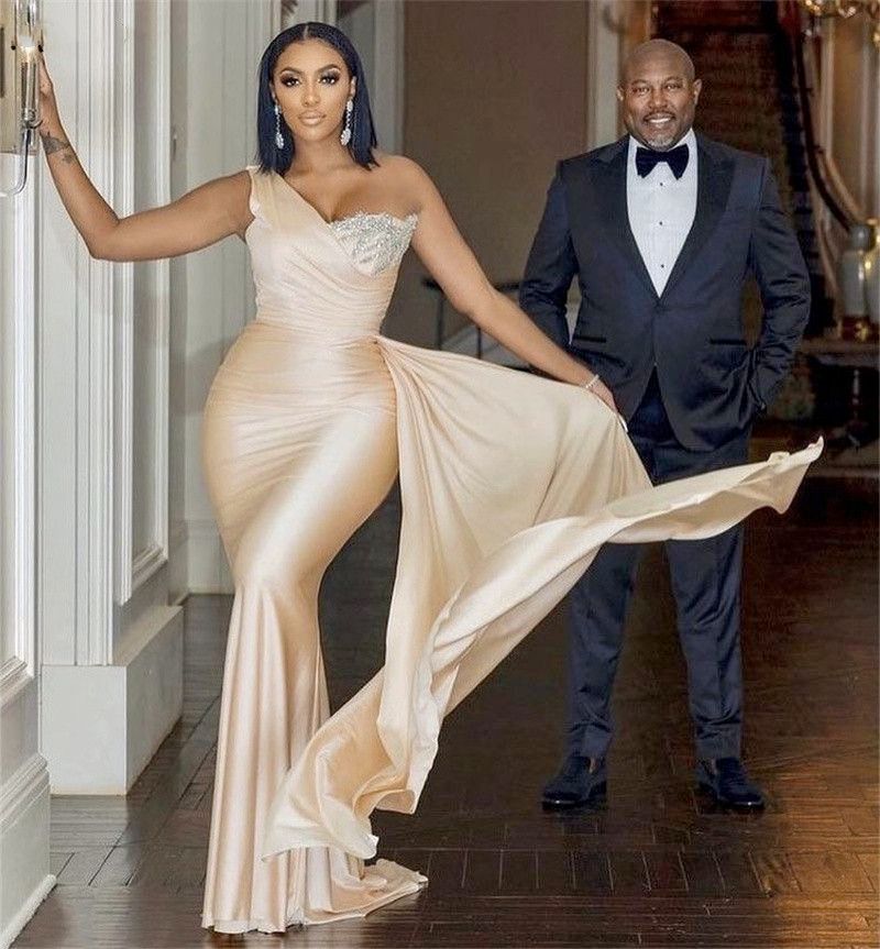 Champagne One Shoulder Mermaid Bridesmaid Dresses Elegant Sleeveless Crystal Silk Satin Wedding Guest Evening Party Gowns Long Maid of Honor Robes N13