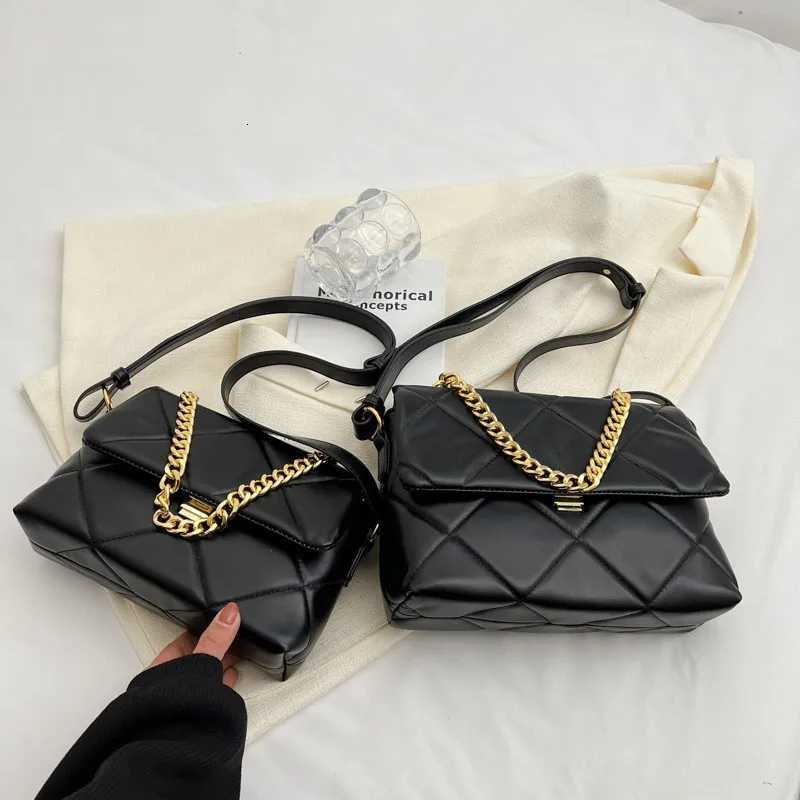 New WOMENS Bags Korean Version of the Lingge Chain Shoulder Bag Solid Color Messenger designer luxury Small Square Bag vip itaW251112