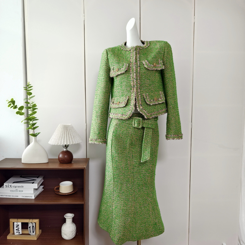 Designer Two Piece Dress Fashionable And Elegant Retro Celebrity High-end Temperament Design Sense Gem Green Small Fragrance Jacket Skirt Suit