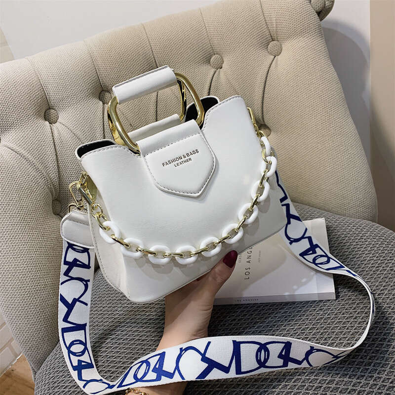 2023 new bucket Korean version shoulder handbag chain commuting crossbody Women's small bag