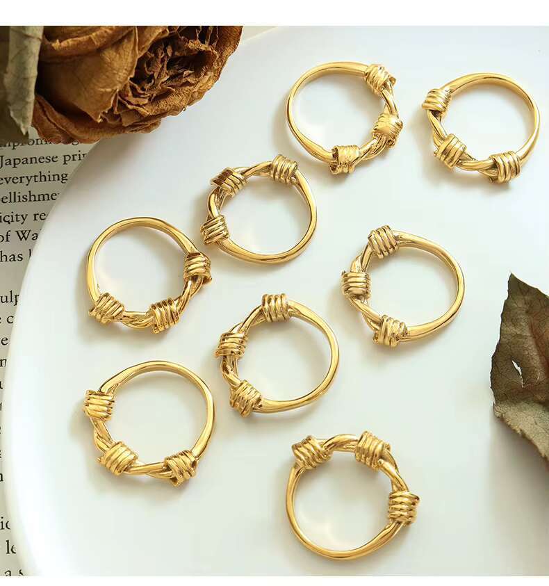 Hip-Hop Hipster Personalized Twisted Ring Mens and Womens Same Ring Titanium Steel 18K Gold Plating Ins Jewelry