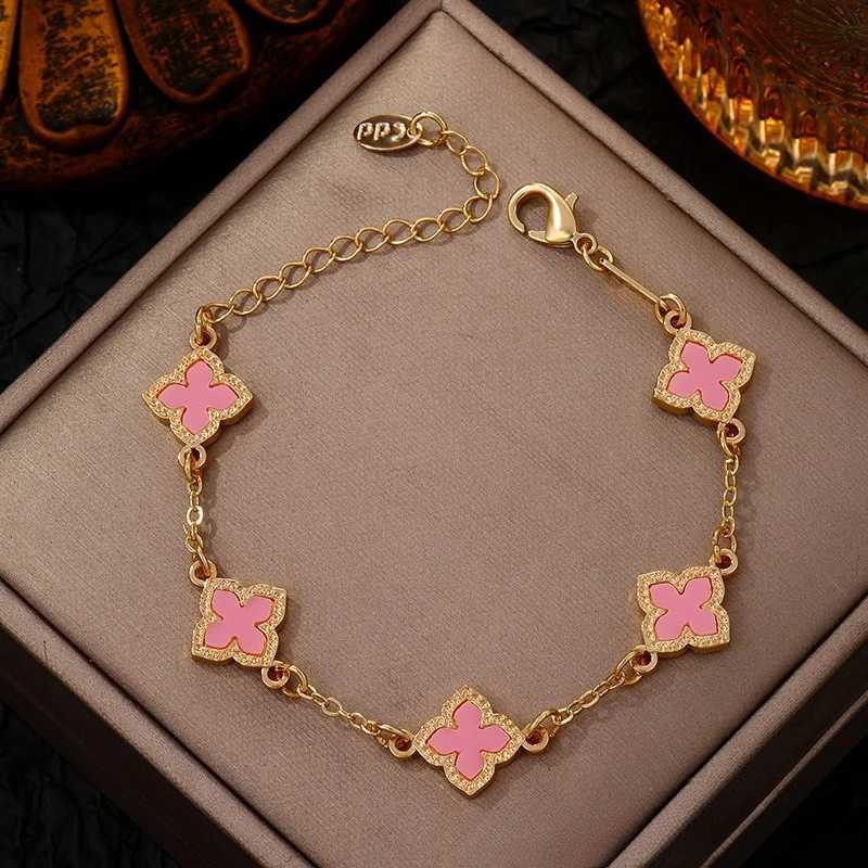 Luxury Single-Sided Lucky Clover Plated Bracelet for Women Fashionable Minimalist Style Fresh Sweet Versatile Date Accessory Y251112