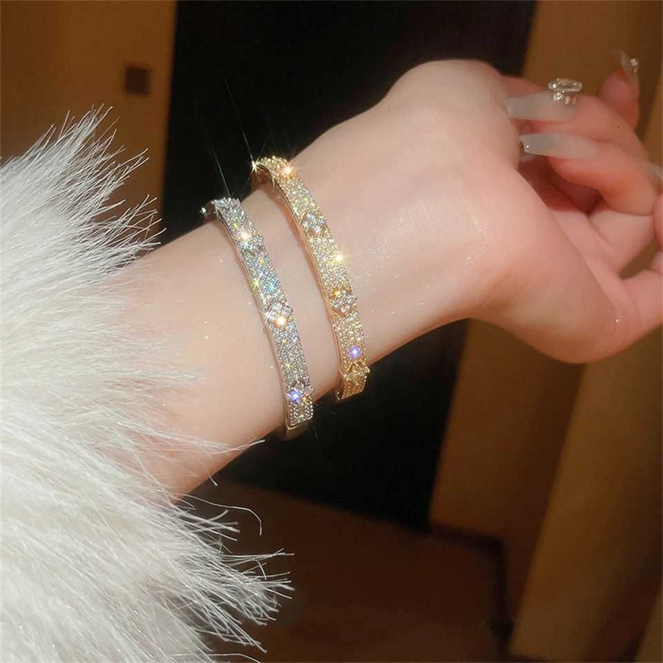 designer bracelet women luxury jewelry bracelets men luxury bracelet women designe Personality Roman character non-fading bracelet simple womens brace