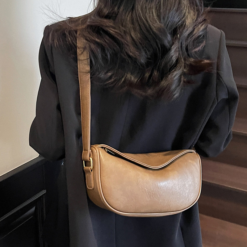 2025S Designer Women S Bag Large Capacity Dumpling Bun Fashion Texture Spring New Versatile Shoulder Korean Commuter Crossbody Bag