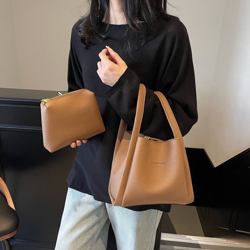 2025S Designer Women S Bag Lychee Patterned Water Bucket New Style Women S Autumn Shoulder Hand Held Western Style Simple Vegetable Basket Bag