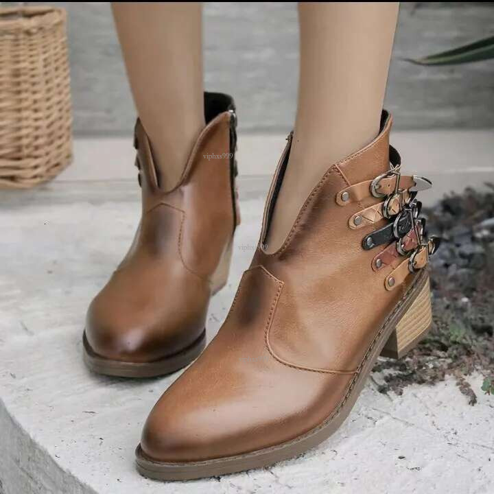 2025 New New Shoes With Rivets Five Belt Buckle High Top Shoes Designer Shoes Thick Root Women's Ankle Boot Sneakers