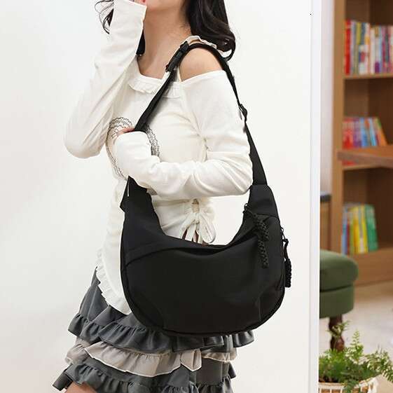 designer bag Autumn and winter fashionable commuting armpit versatile nylon fabric shoulder bag, women's heart-shaped casual dumpling bag