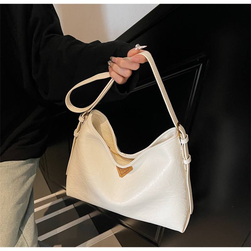 free shipping designer bag for women ladioes 2025 new high end commuting fashionable versatile crossbody bag single shoulder armpit bag for daily outf