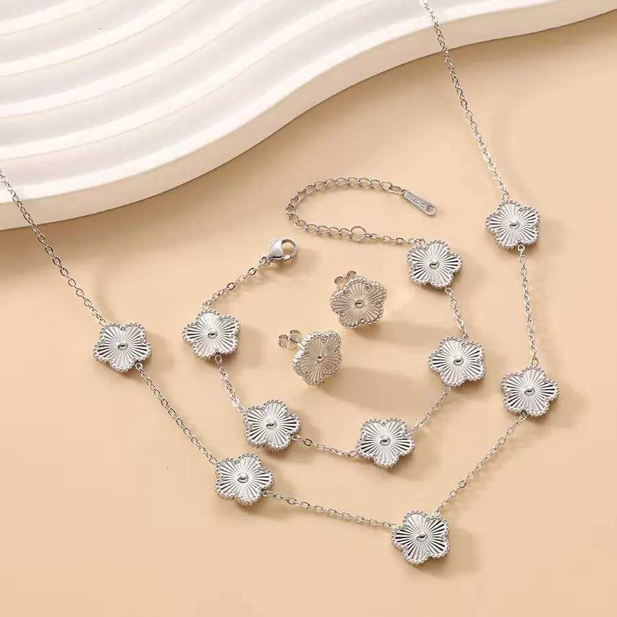 Luxury Blossom Five Leaf Flower Plant Jewelry Set Bracelet Necklace Earrings Womens Stainless Steel Clover Wedding Christmas Y251112 Z260313