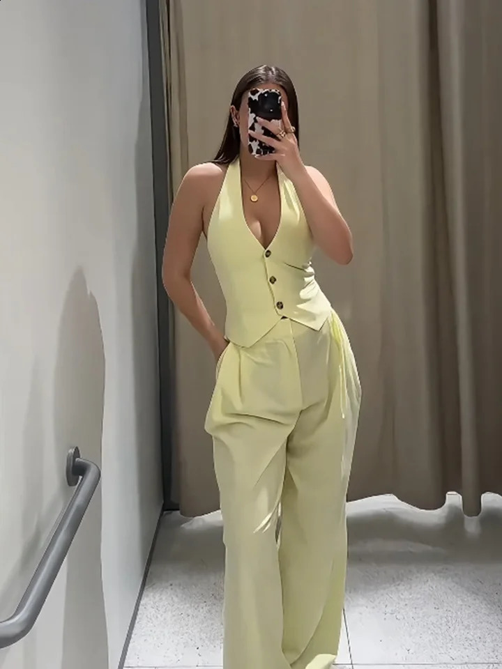 The RARA summer collection for has arrived for women featuring a camisole collar vest and double pleated pants for loose and casual wear 250411