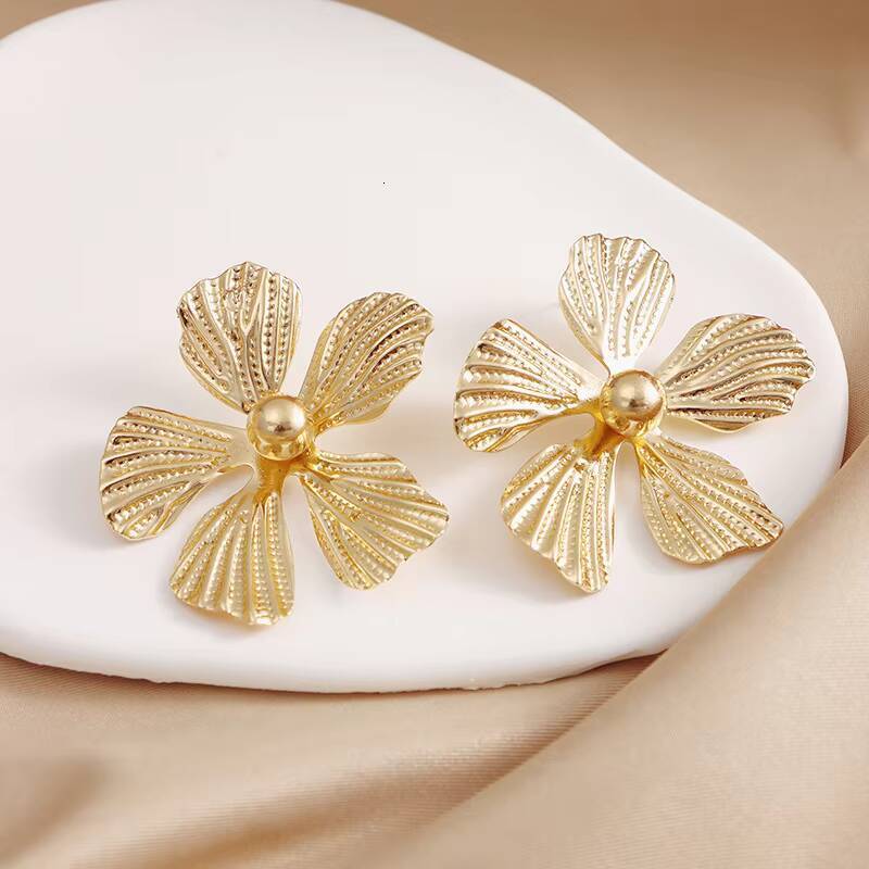 Jewelry High-Grade Exaggerated Leng Yan Love Square Ring Earrings Fashion Dangle Earrings Flower Earrings