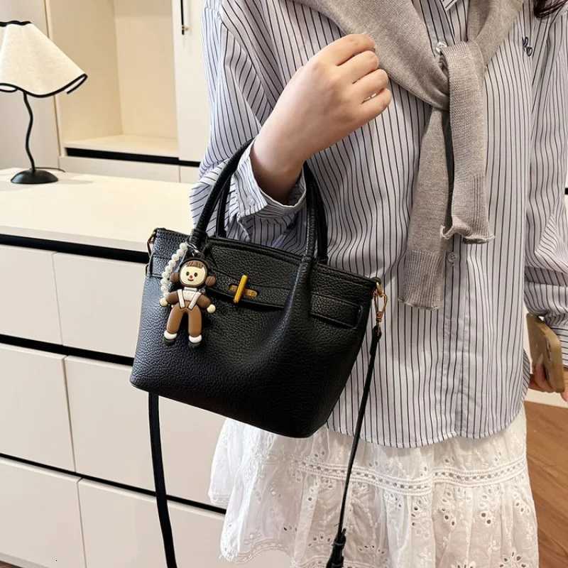 High-End Ladies Crossbody Bag With Casual Vintage Vibe And Textured Surface Suitable For Lightweight City TravelW251112