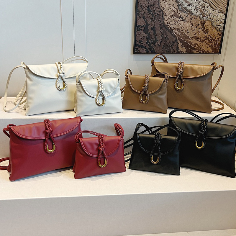 2025S Designer Women S Bag Handbag New Trendy Minimalist Design Light Luxury Style Women S Bag Flip Cover Large Capacity Crossbody Messenger Package