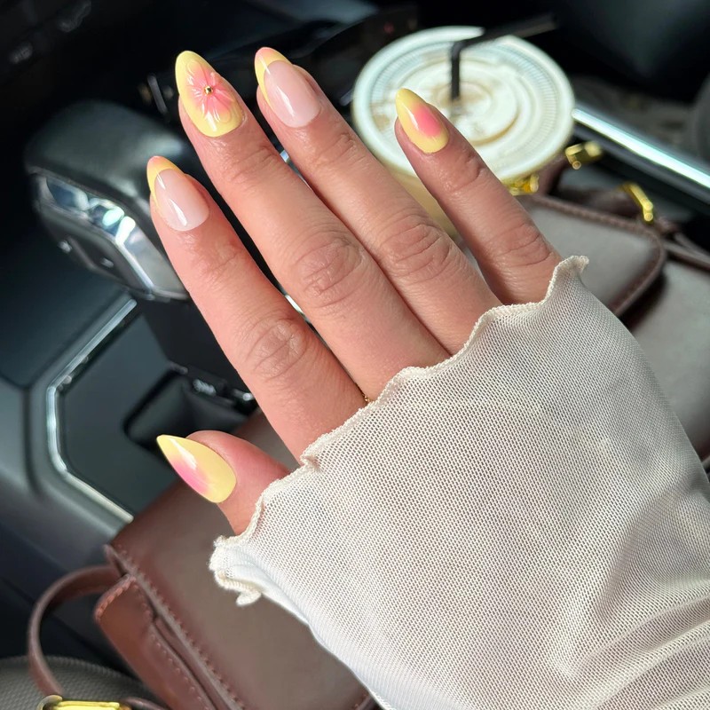 Soft glue press-on nail gel 3D flower embellished with yellow French corners, 16 sizes, 32 pieces of fake nails can be reused