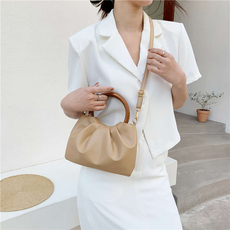 Temperament Summer Handbag 2025 New Women's Internet Celebrity Western Style Single Shoulder Crossbody Simple Small Square Bag