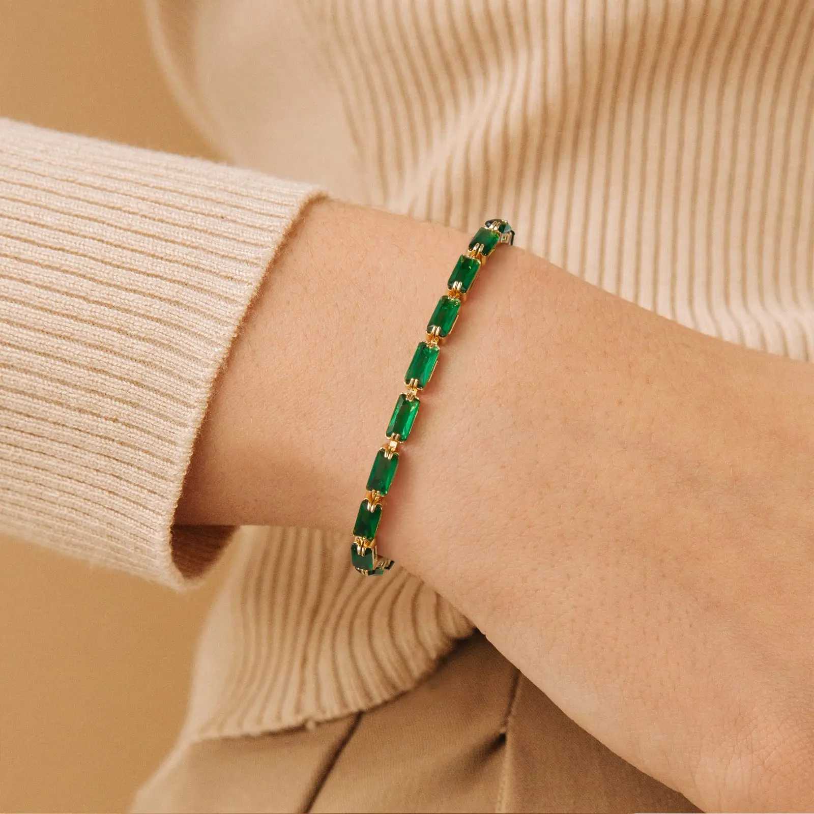 Emerald diamond set square gold color simple vintage style womens adjustable bracelet Exquisite luxury jewelry birthday giftC250411