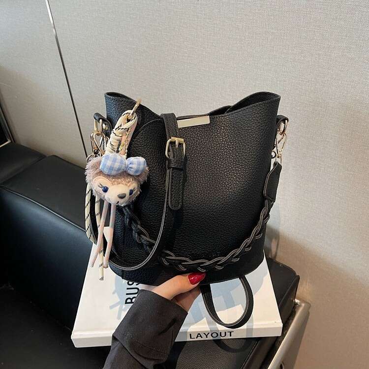 Small niche women's 2025 spring new high-end texture versatile crossbody bag, hand-held bucket bag