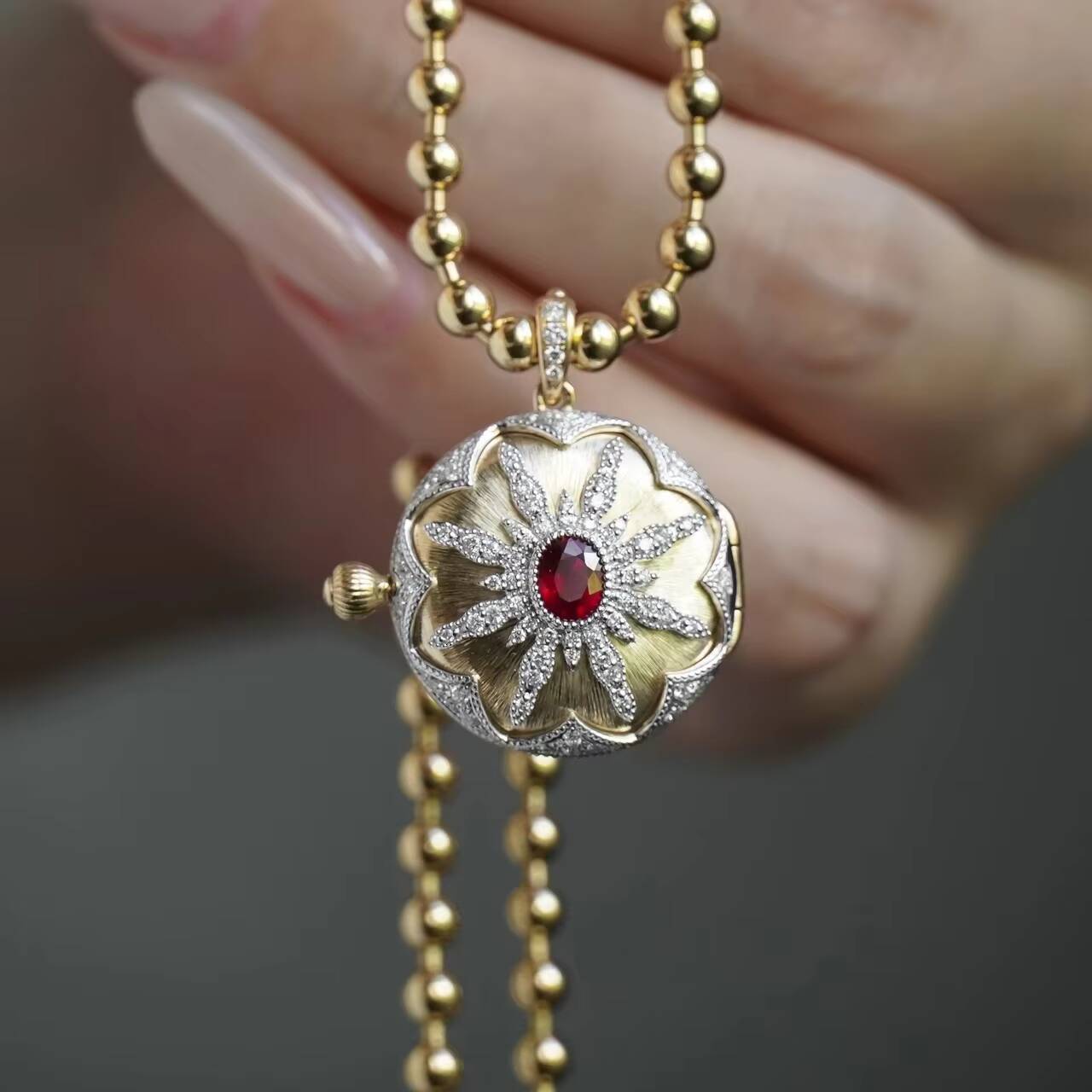 Classic 18K Yellow Gold White Gold Pocket Watch Photo Locket Natural Pigeon Blood Ruby Natural Diamond Pendant Jewelry Women