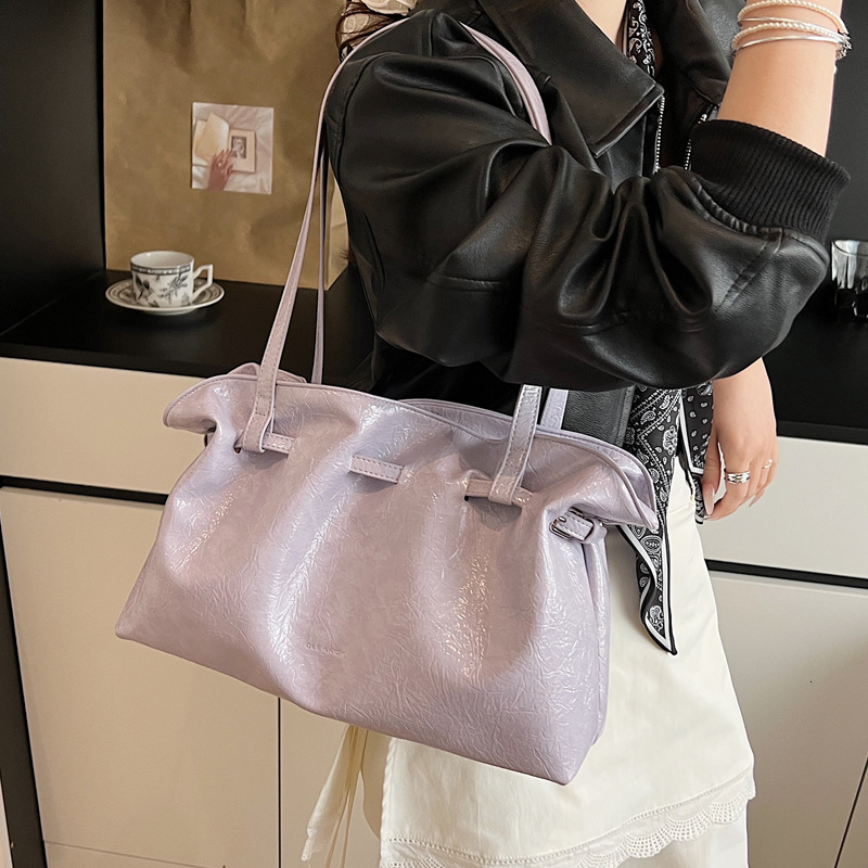 2025S Designer Women S Bag I Shoulder Bag With Niche Design Stylish Pleated Bag Simple And Large Capacity Commuting Texture Drawstring Crossbody