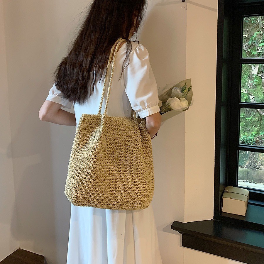 2025S Designer Women S Bag Holiday Large Capacity Fashionable Niche Shoulder New Women S Trend Simple Grass Woven Tote Bag