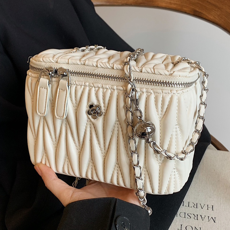2025S Designer Women S Bag Wrinkled Small Square New Style Popular This Year Single Shoulder Crossbody Women S Bag Simple Diamond Grid Chain Box Bag
