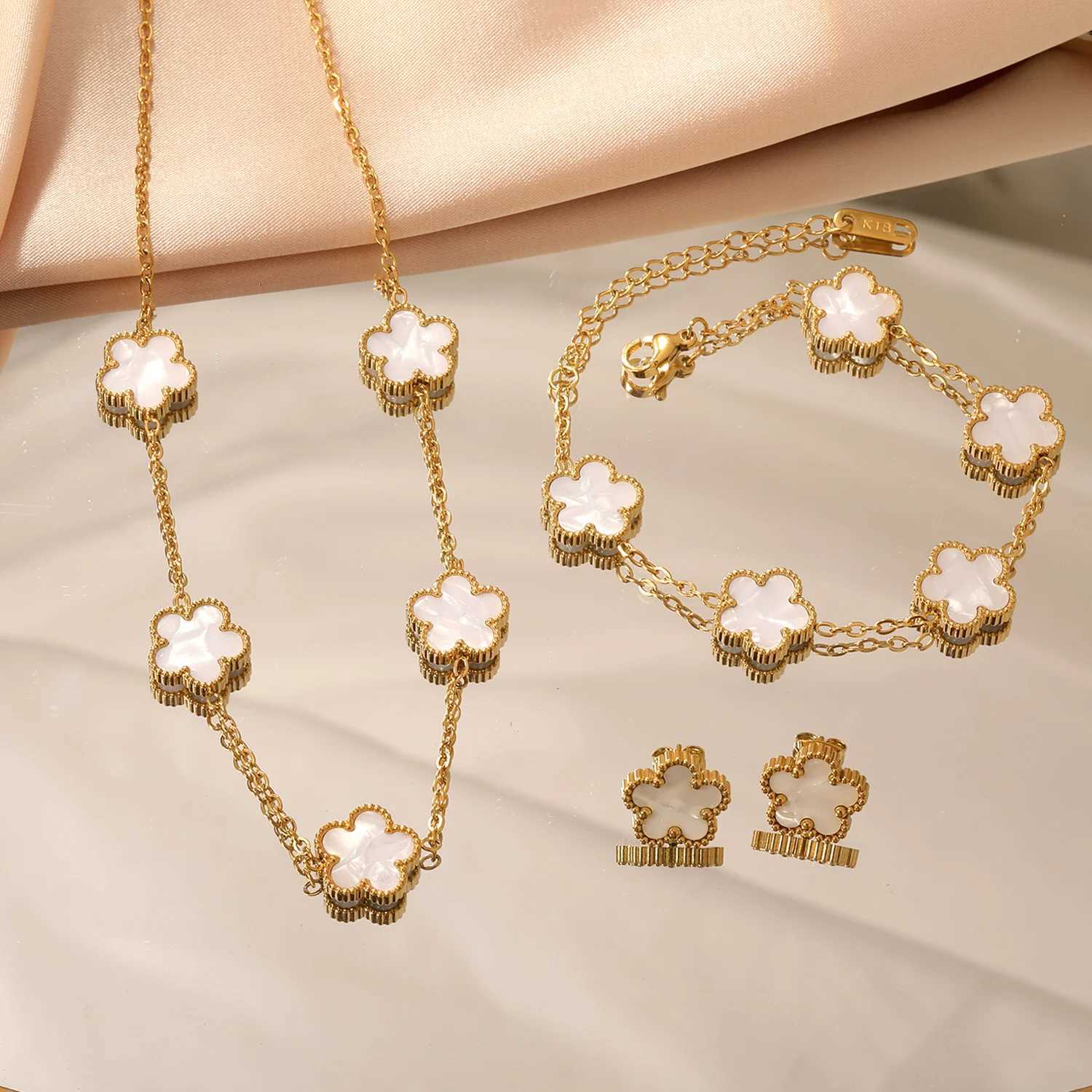 Luxury LUXUKISSKIDS Fashion Flower Necklace Earrings Set Jewelry Women Stainless Steel White Shell Clover Bracelet Jewelry Accessories Y251112