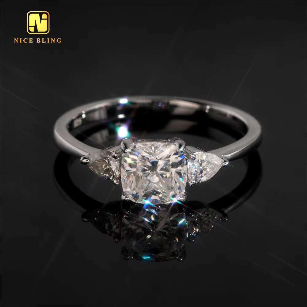 Romantic Women Wedding Rings Iced Out Jewelry Diamond 925 Silver 6.5mm 4Prongs Cushion Cut Moissanite Engagement Ring for Women