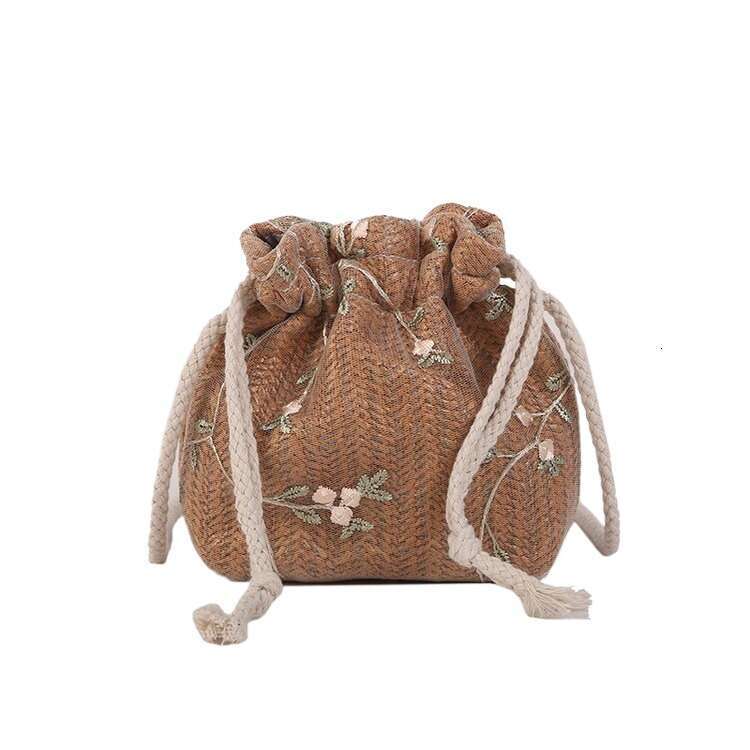 Summer small 2025 new trendy single shoulder crossbody for girls, internet famous mini grass woven bucket bag