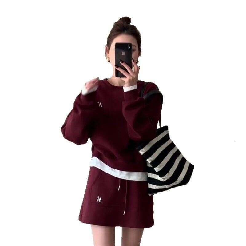 Designer clothing Designer clothing Store 2025 New Style Small Fragrant Wine Red Fake Hoodie, Short Skirt, Two piece Set Women's Wear, High End