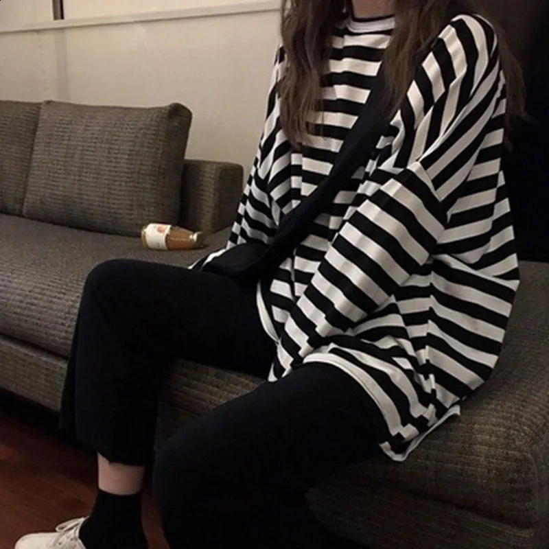 Spring and autumn womens harajuku striped Tshirt long sleeved Oneck ulzzang Korean casual black top 250407