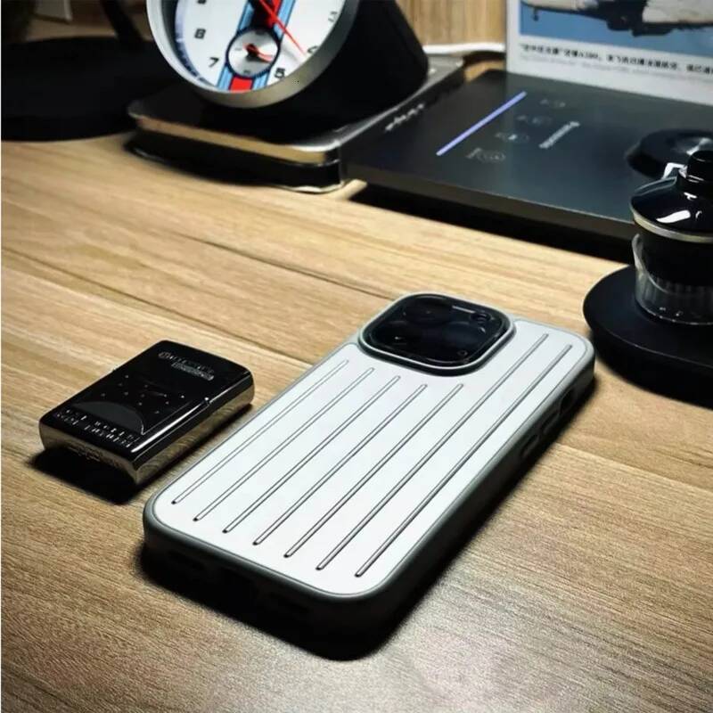 Fashion 3D Corrugated Stripe Stylish Busine Lage Phone Case for IPhone 17 Pro Max 16 15 14 13 Hard Shockproof Bumper Cover