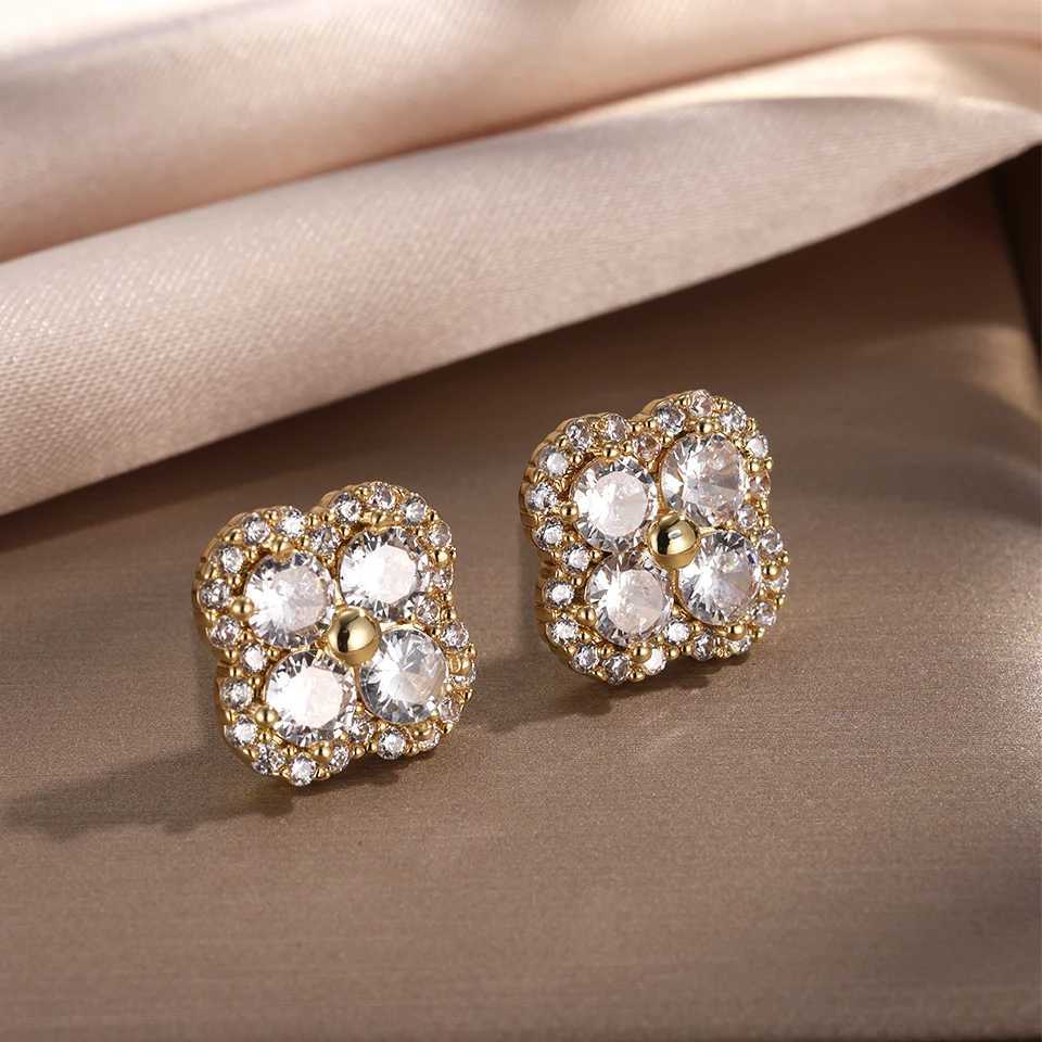 Luxury Yupsk Shiny AAA Cubic Zirconia Four-leaf Clover Flower Stud Earrings for Women Exquisite Wedding Party Jewelry Gift Y251112