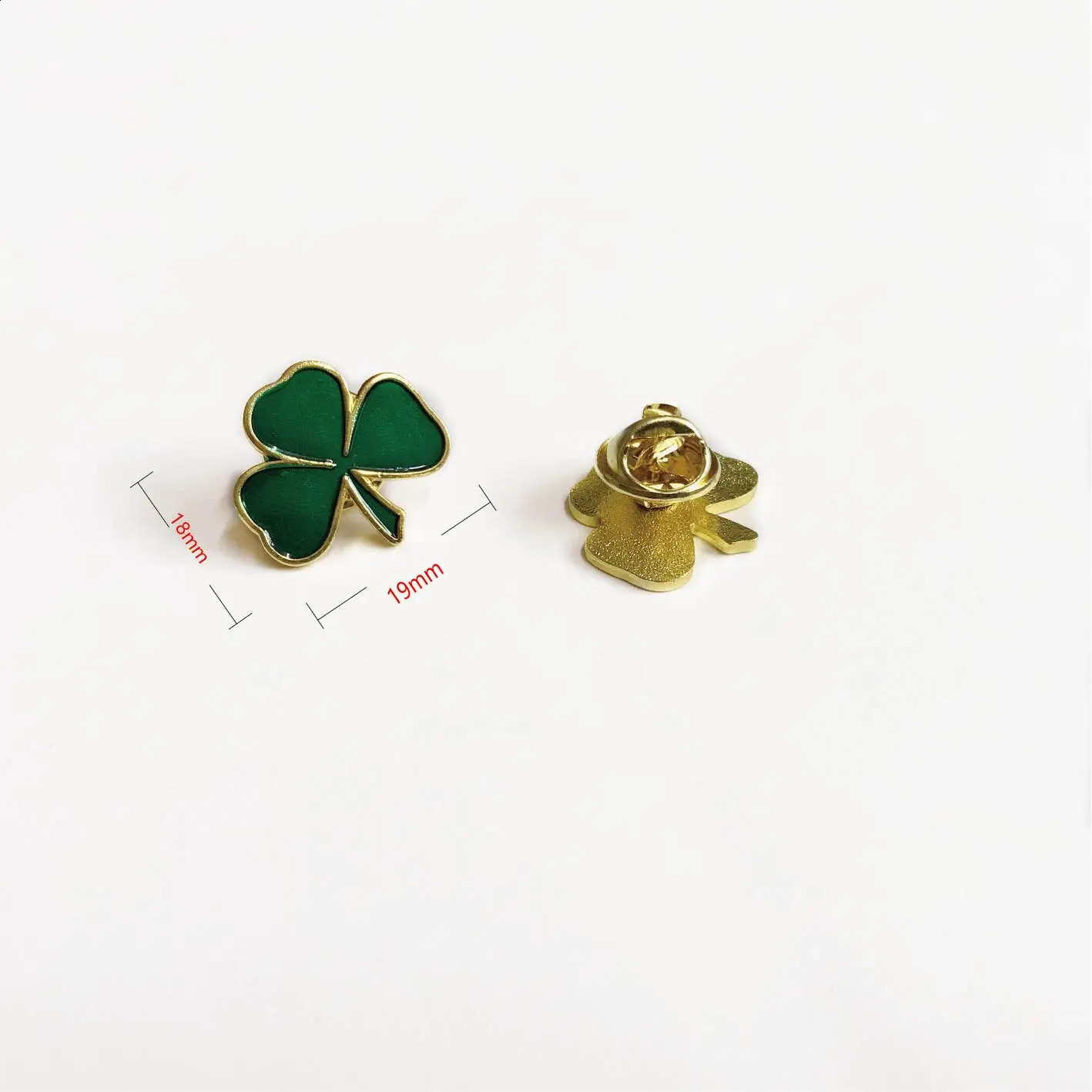 100 pieces/batch of St. Patricks Day Three Leaf Collar Battery Brooch Patricks Day favors Three Leaf Pins Gift Irish holiday gifts 250409