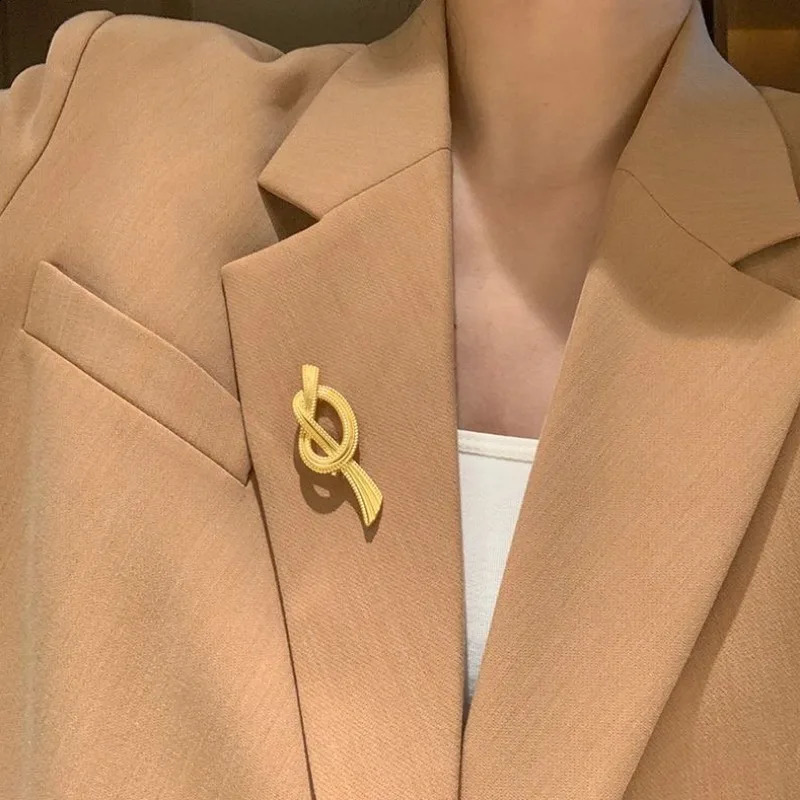 French frosted knot bow gold antique chest highend womens flower pin temperature sweater accessories 250410