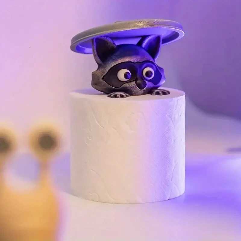 Cute Raccoon Toilet Paper Holder Playf Bathro Decor With Trash Can Lid Cover Unique Gift Idea Funny He Accessory Y251112